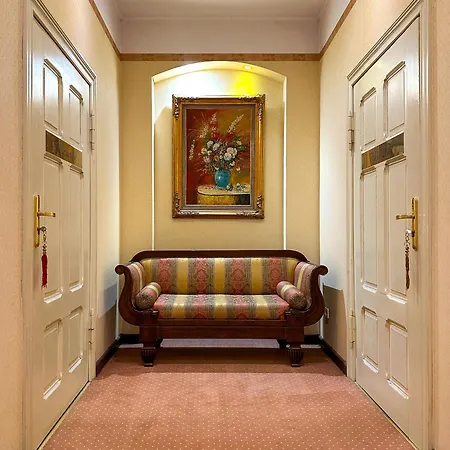 Straszny Dwor 1904 홀리데이파크 3*